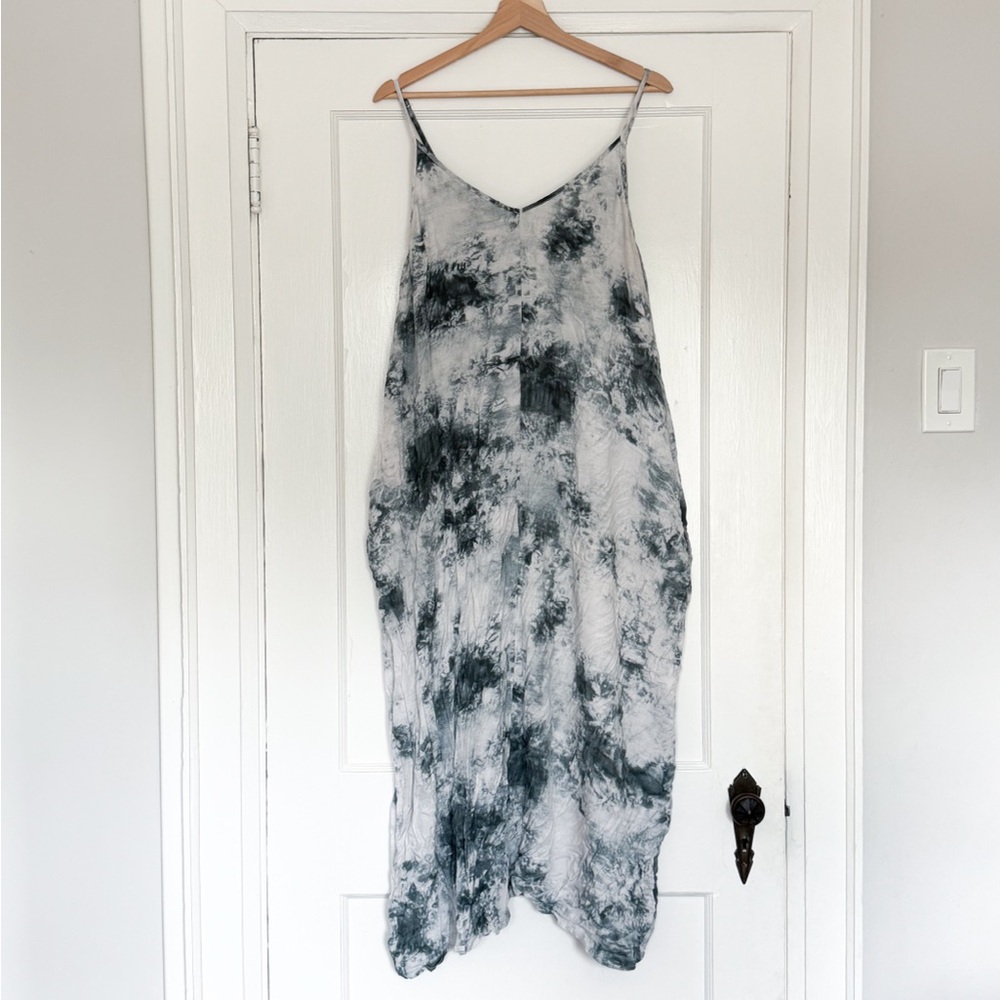 Carly Jean Los Angeles Elegant Tie-Dye Maxi Dress